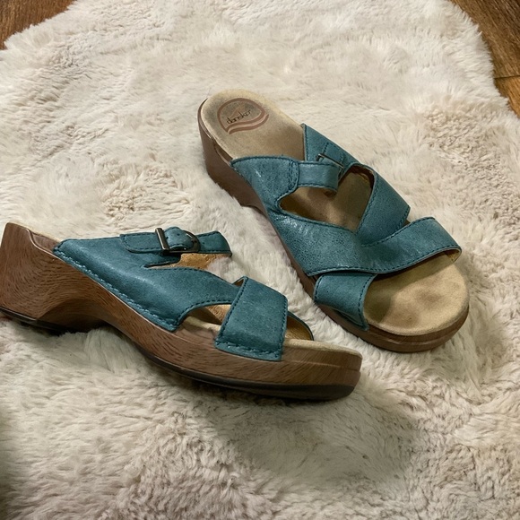 Dansko Sela Strappy Teal Sandals‎ Womens Size 40 Wood Heel Comfort Shoe Slide - Picture 1 of 9